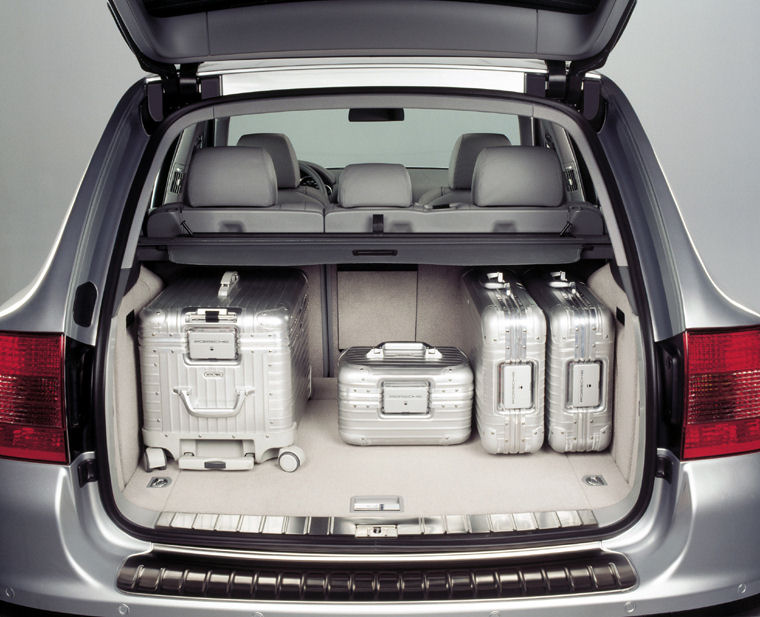 2006 Porsche Cayenne Turbo S Trunk Picture