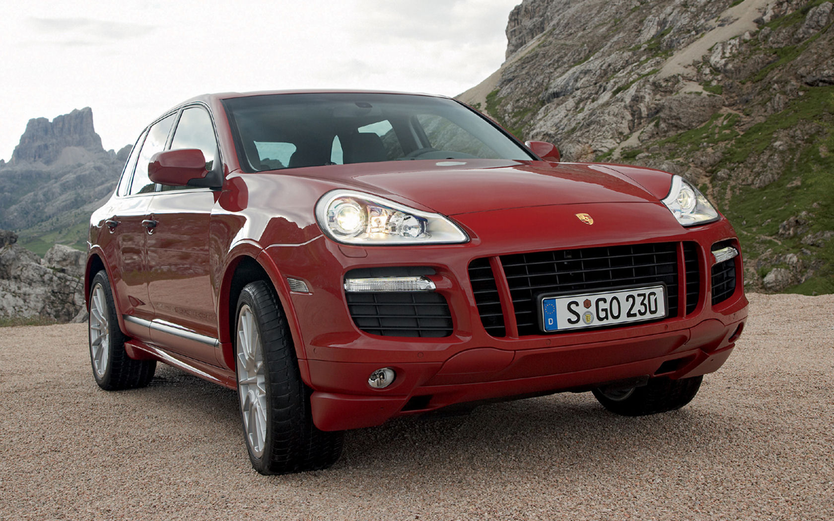 Porsche Cayenne Desktop Wallpaper