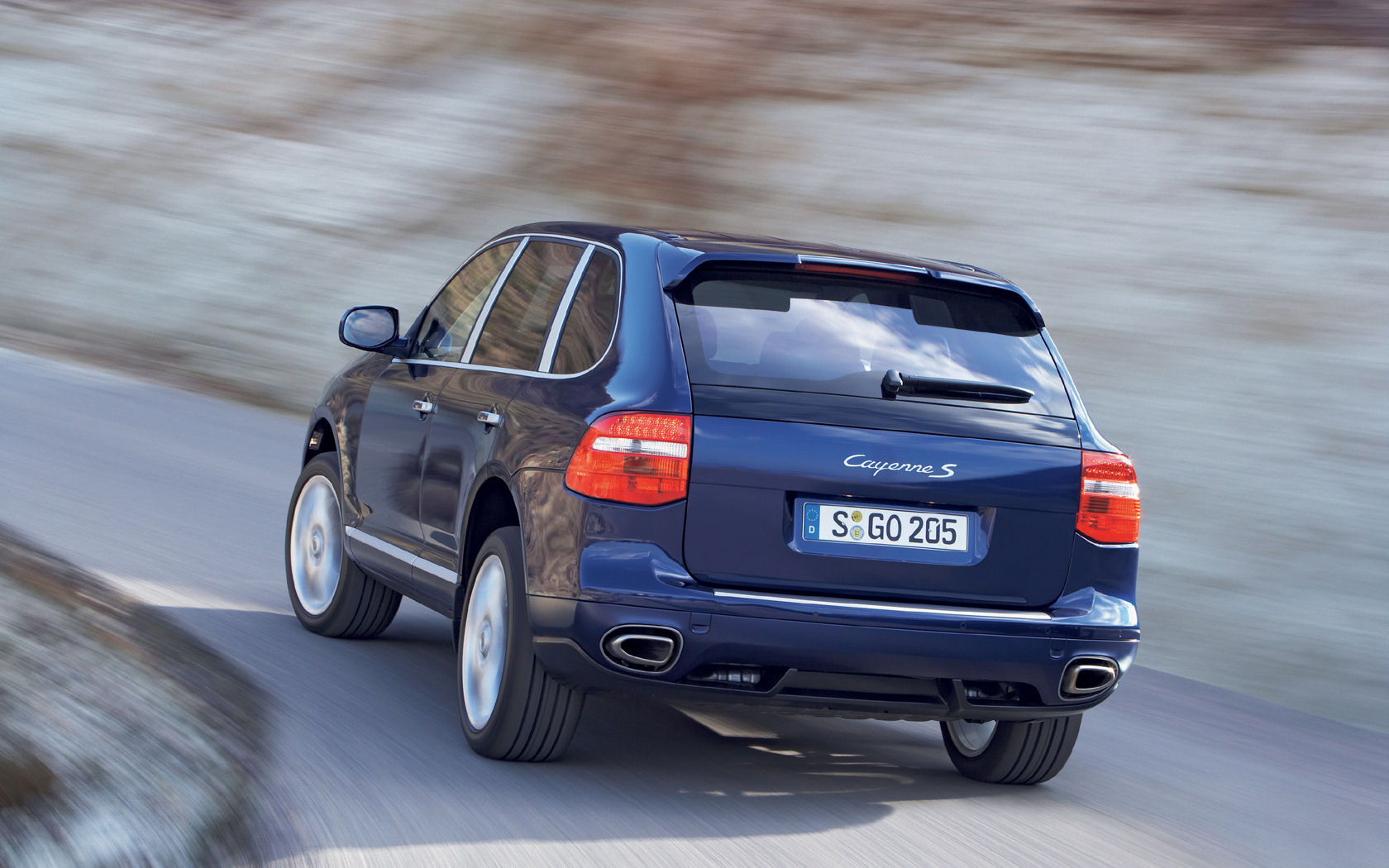 Porsche Cayenne Desktop Wallpaper