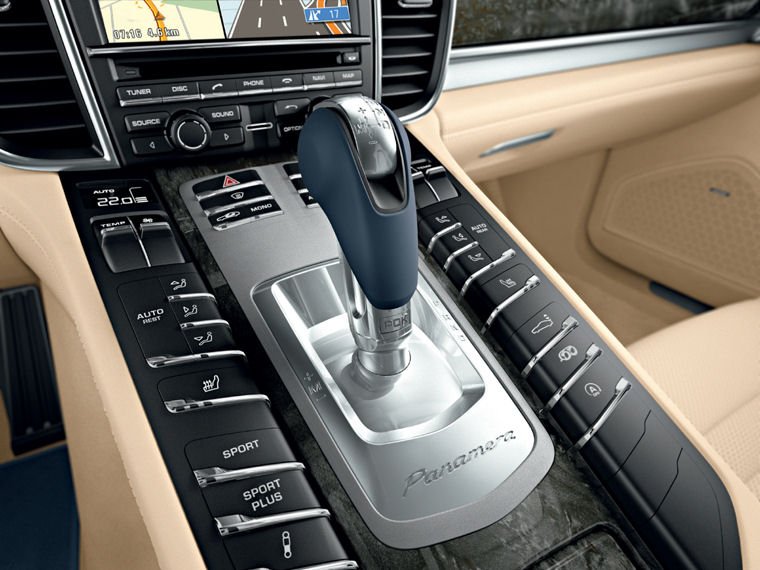 2010 Porsche Panamera Turbo Center Console Picture
