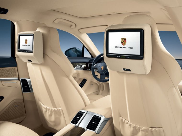 2010 Porsche Panamera Turbo Entertainment System Picture