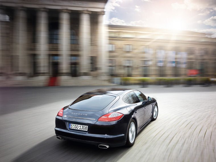 2011 Porsche Panamera 4 Picture