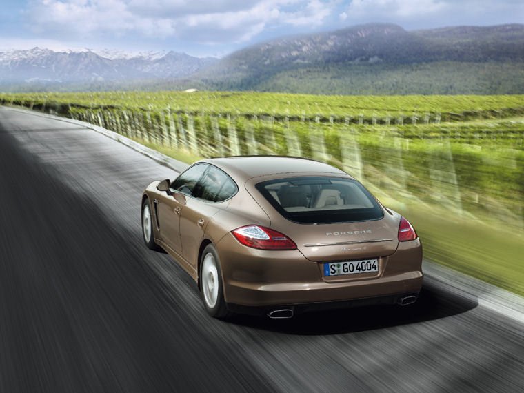 2011 Porsche Panamera 4 Picture