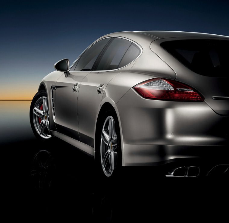 2011 Porsche Panamera Turbo Tail Light Picture