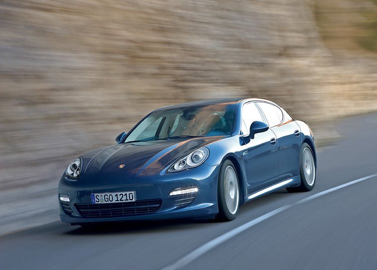 2011 Porsche Panamera 4S Picture