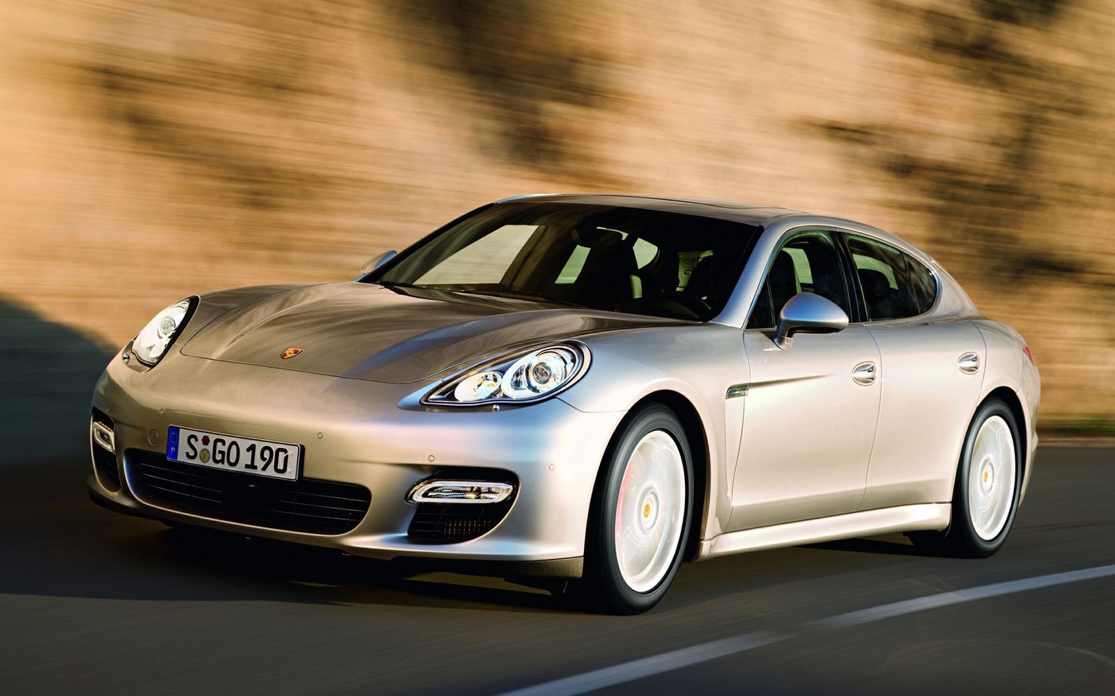 Porsche Panamera Desktop Wallpaper