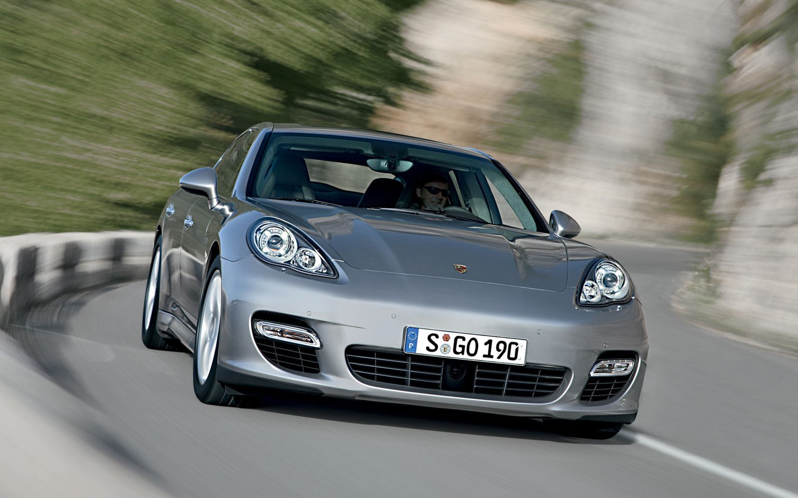 Porsche Panamera Desktop Wallpaper