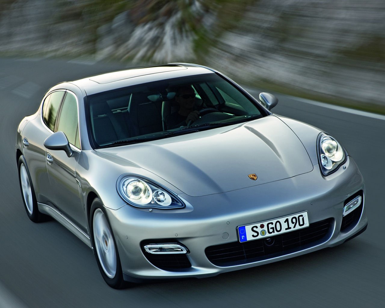 Porsche Panamera Desktop Wallpaper