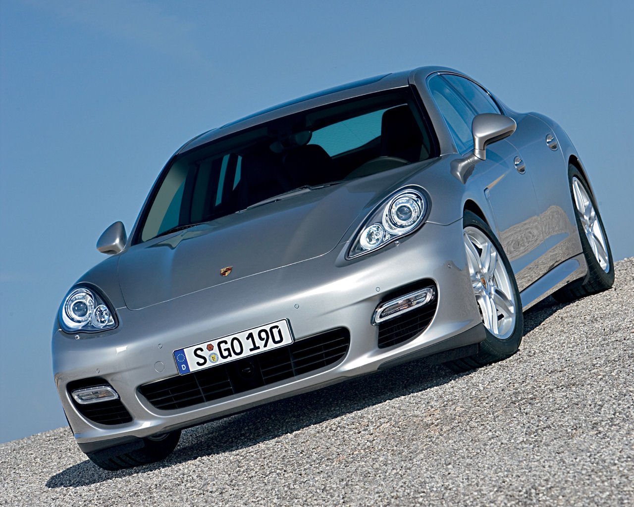 Porsche Panamera Desktop Wallpaper