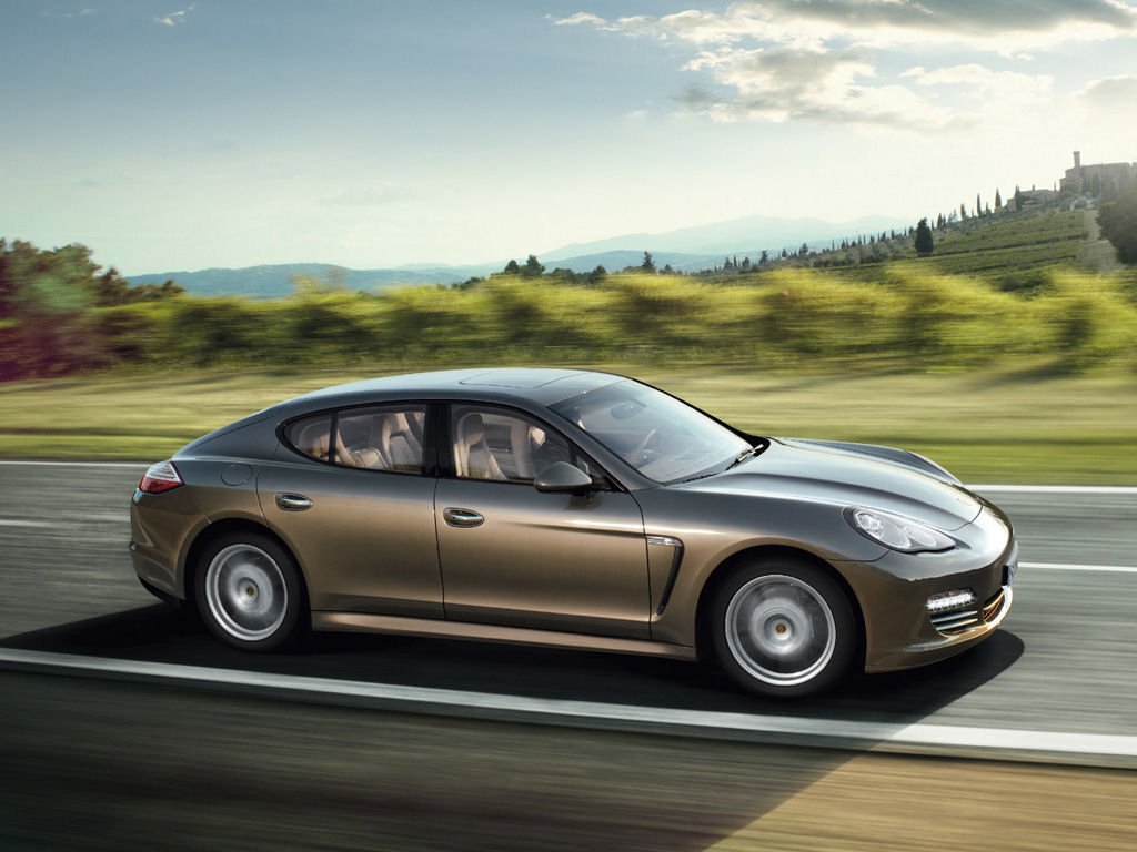 Porsche Panamera Desktop Wallpaper
