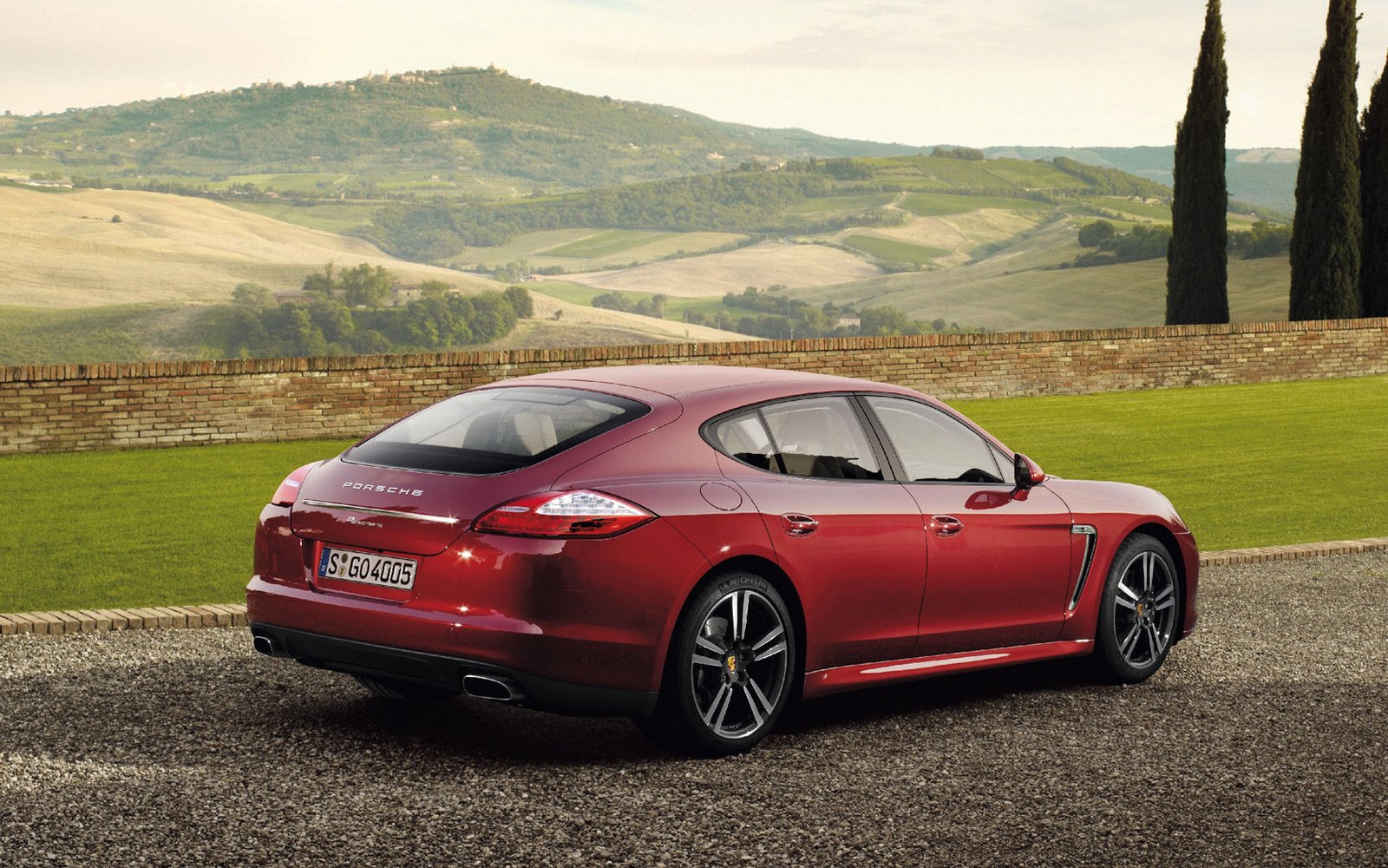 Porsche Panamera Desktop Wallpaper