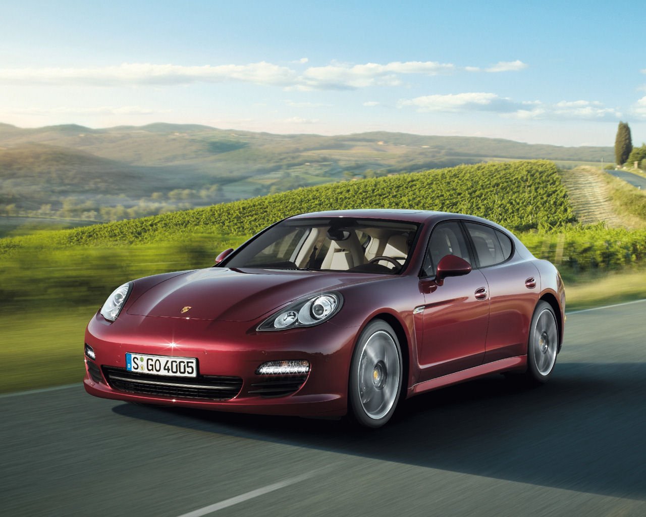 Porsche Panamera Desktop Wallpaper