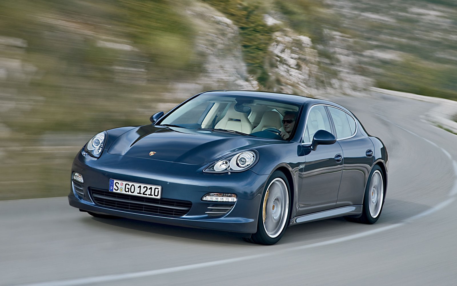 Porsche Panamera Desktop Wallpaper