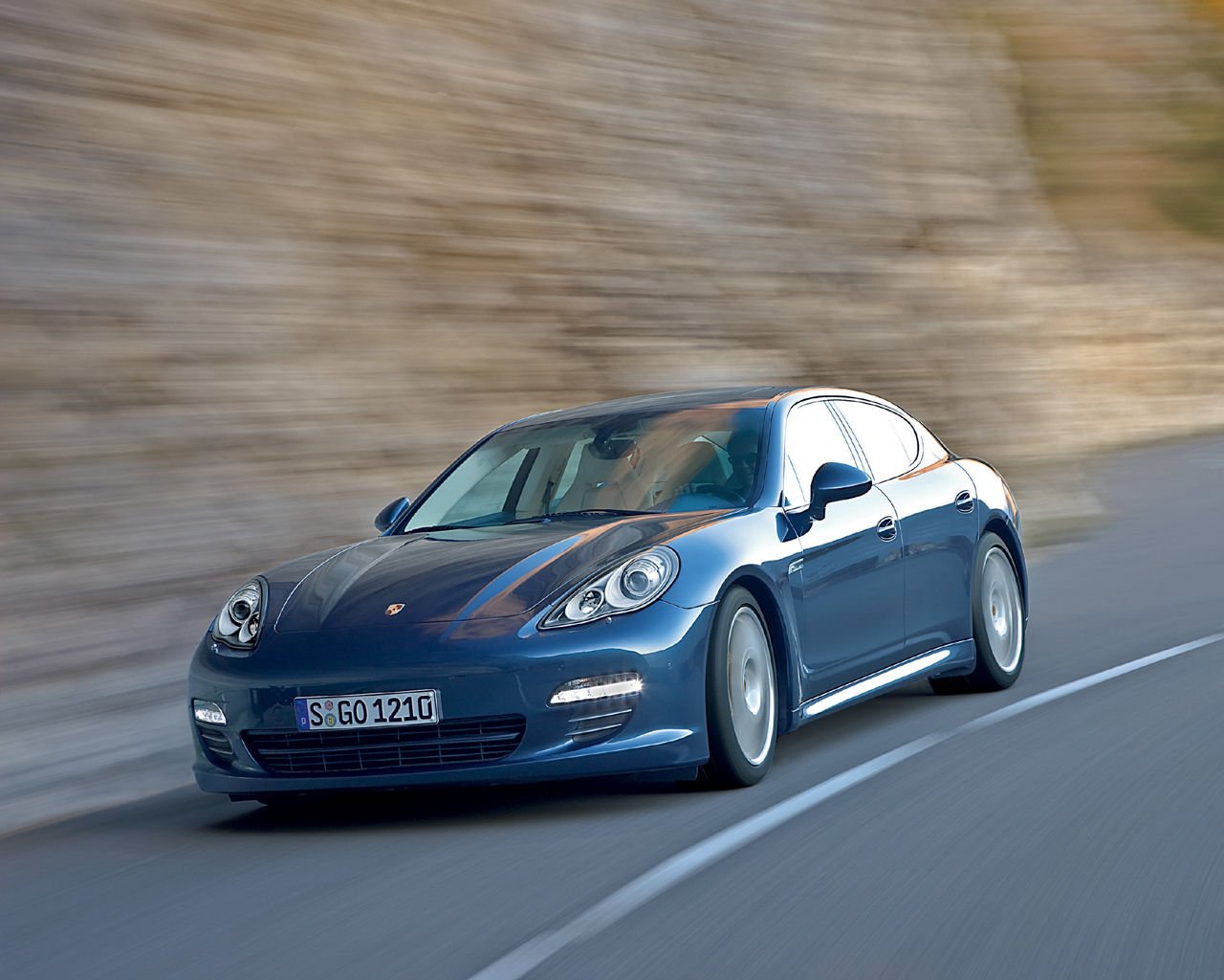 Porsche Panamera Desktop Wallpaper