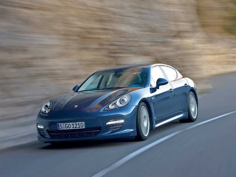 Porsche Panamera Desktop Wallpaper
