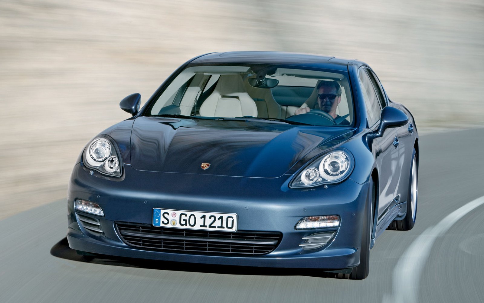 Porsche Panamera Desktop Wallpaper