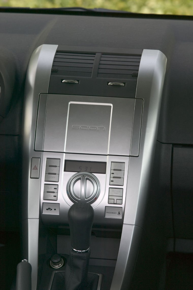 2005 Scion tC Center Console Picture