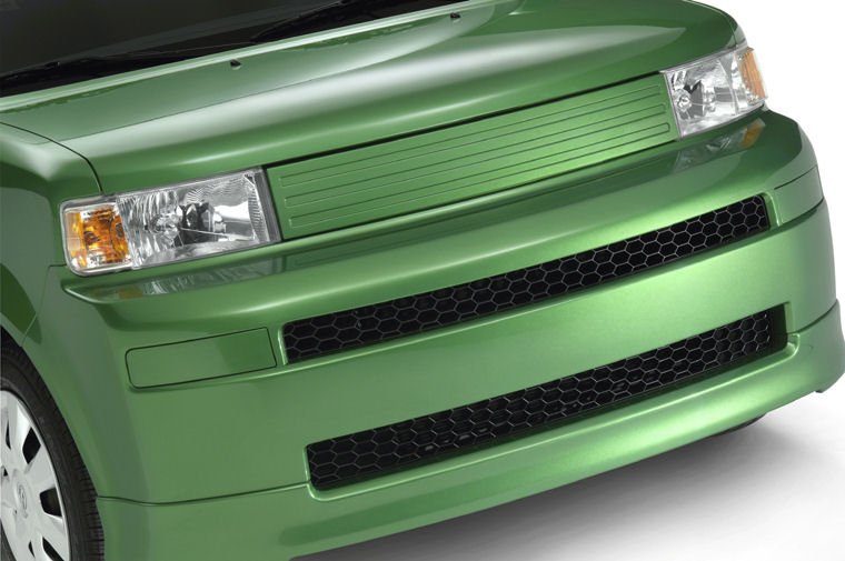 2006 Scion xB Release Series 4.0 Headlights Picture