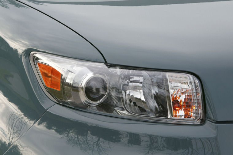 2008 Scion xB Headlight Picture