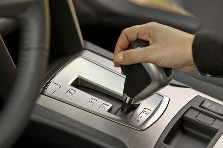 2010 Subaru Legacy 2.5i Gear Lever Picture