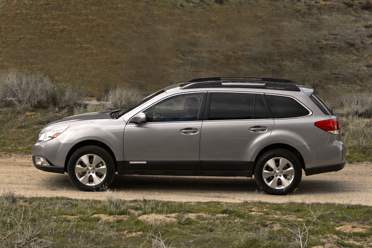 2011 Subaru Outback 3.6R Picture