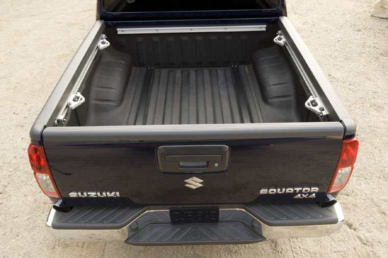 2009 Suzuki Equator Loading Bay Picture