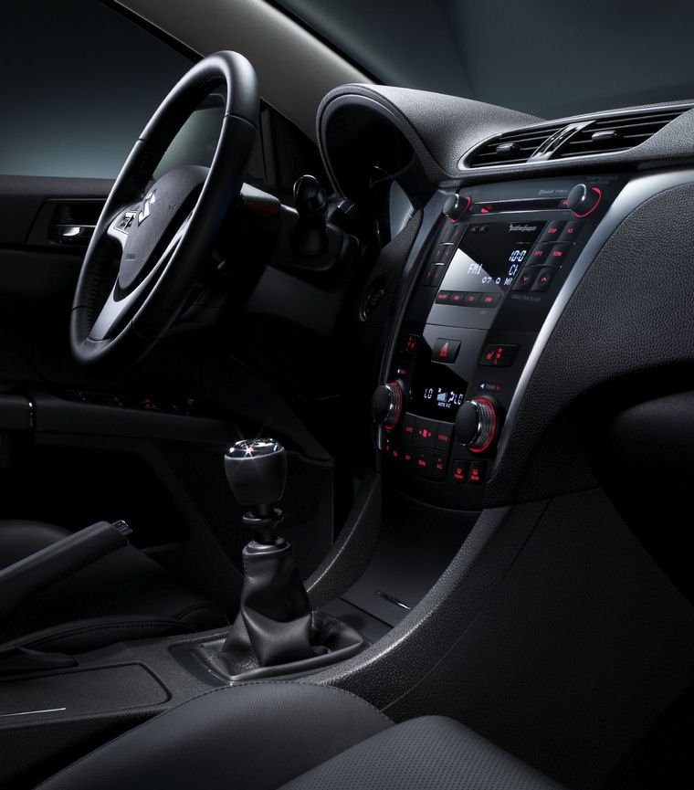 2010 Suzuki Kizashi Interior Picture