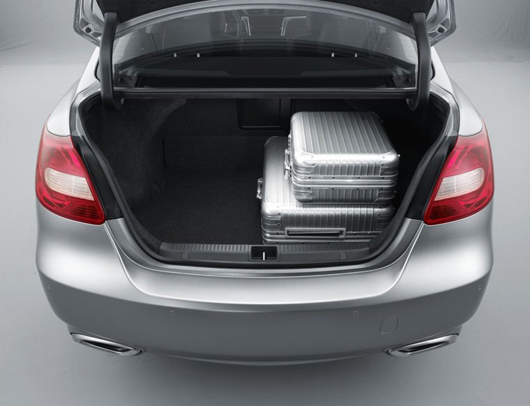 2010 Suzuki Kizashi Trunk Picture
