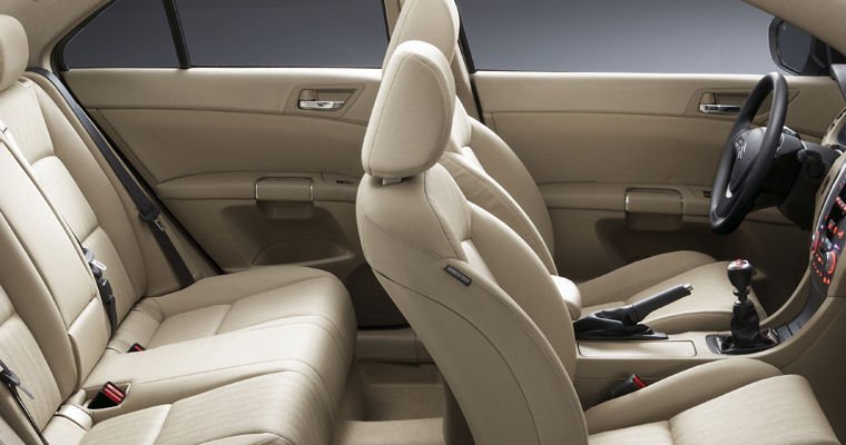 2011 Suzuki Kizashi Interior Picture