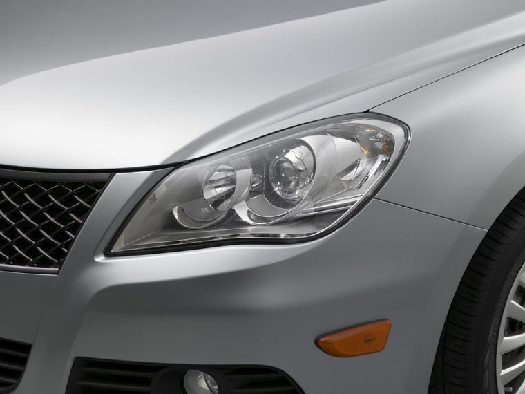 2011 Suzuki Kizashi Headlight Picture