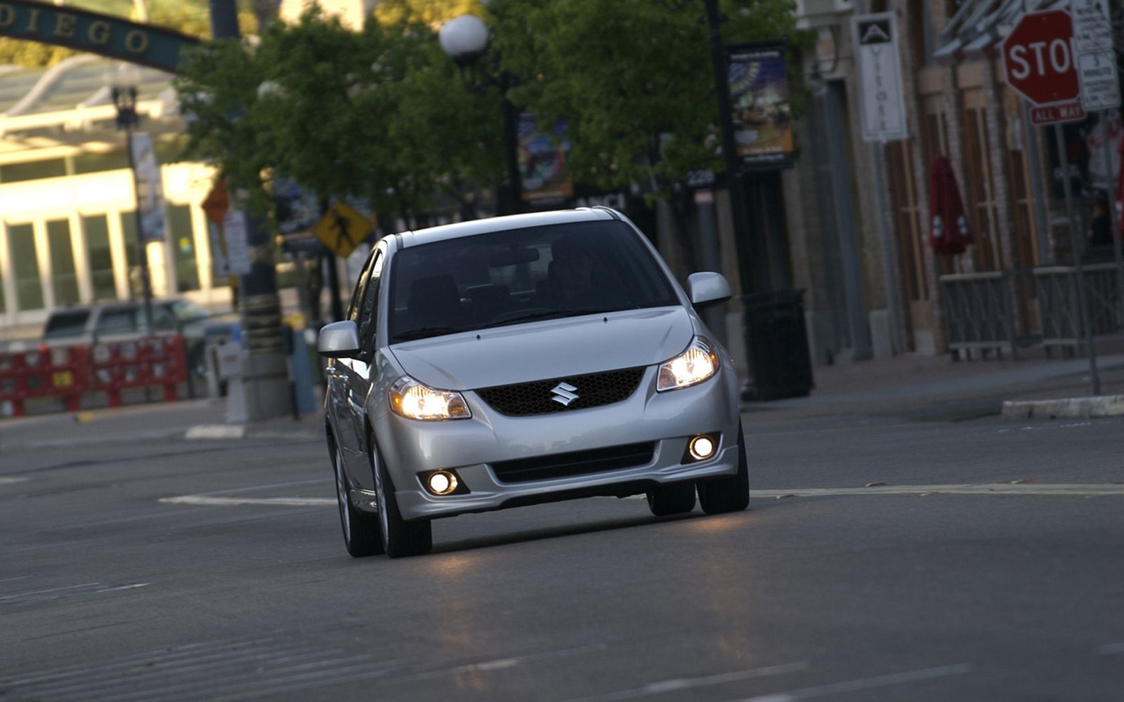 Suzuki SX4 Desktop Wallpaper