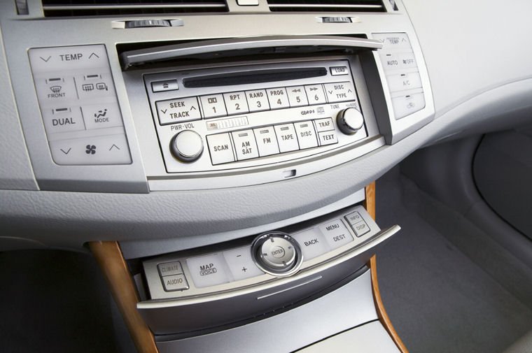 2010 Toyota Avalon Limited Center Stack Picture
