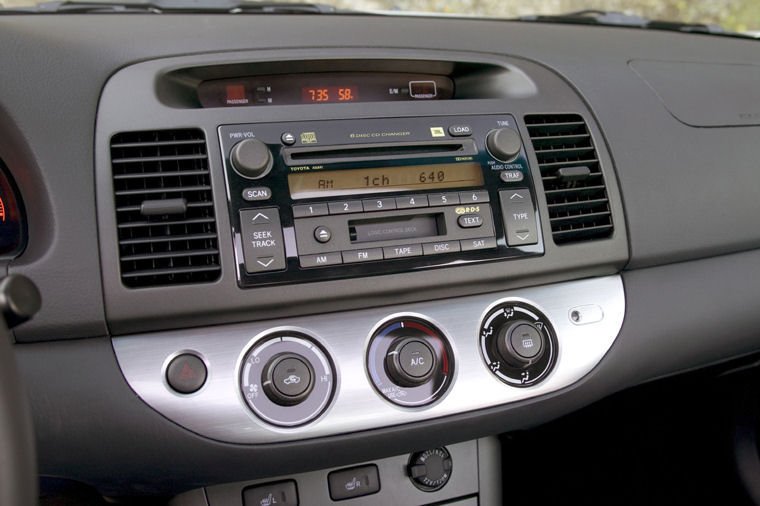 2006 Toyota Camry SE Dashboard Picture