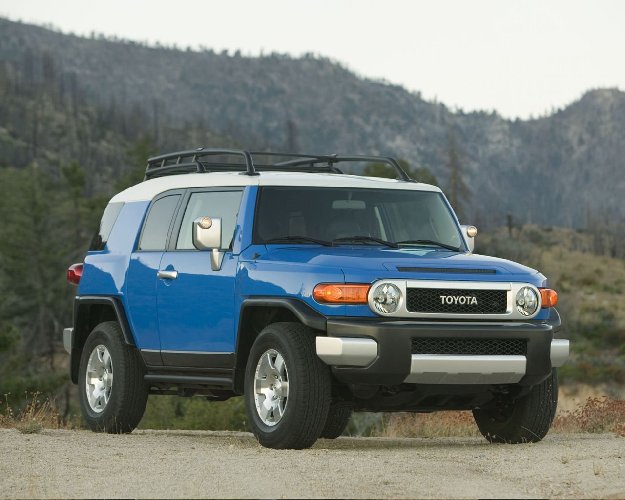 Toyota FJ Cruiser Desktop Wallpaper