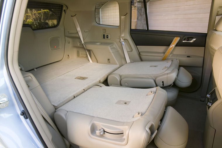 2009 Toyota Highlander Rear Seats folded Picture