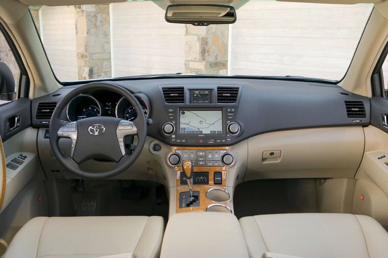 2010 Toyota Highlander Cockpit Picture