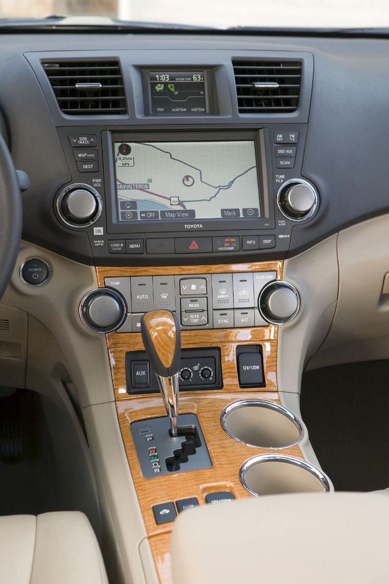 2010 Toyota Highlander Center Console Picture