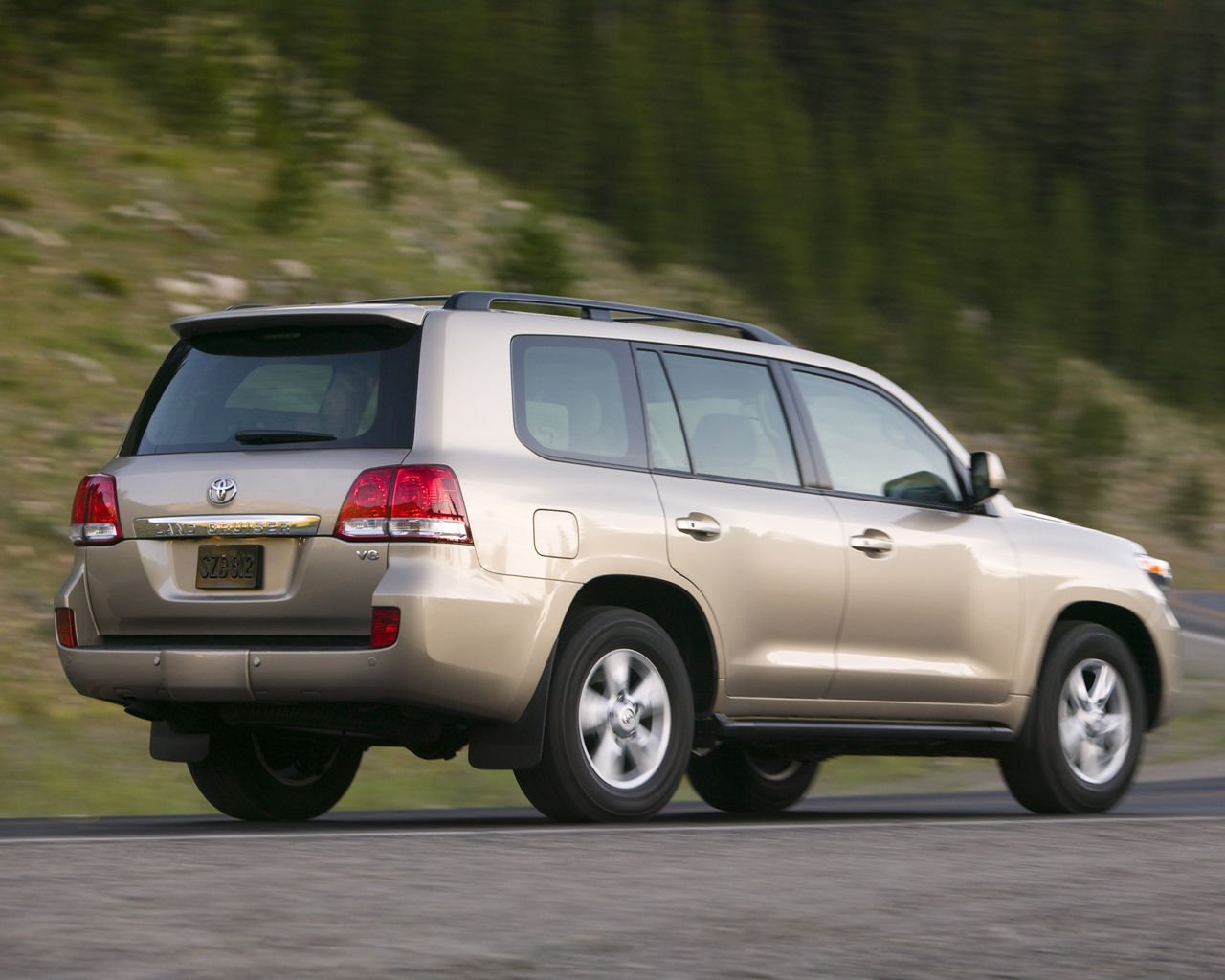 Toyota Land Cruiser Desktop Wallpaper