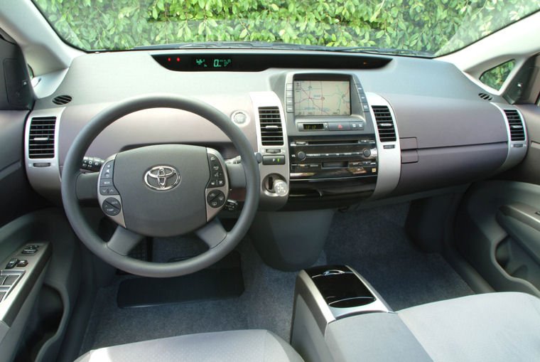 2004 Toyota Prius Cockpit Picture