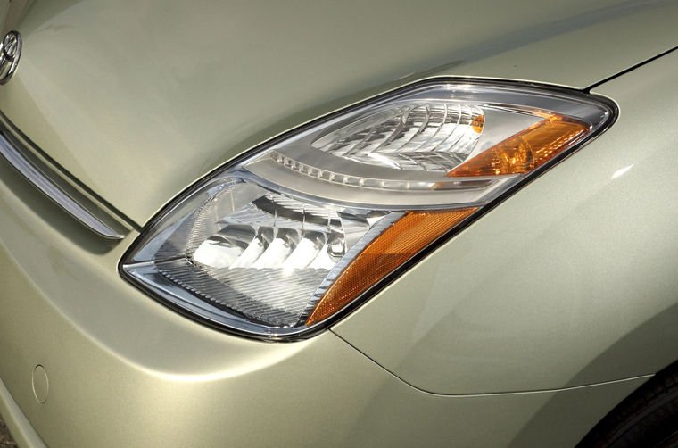 2009 Toyota Prius Headlight Picture