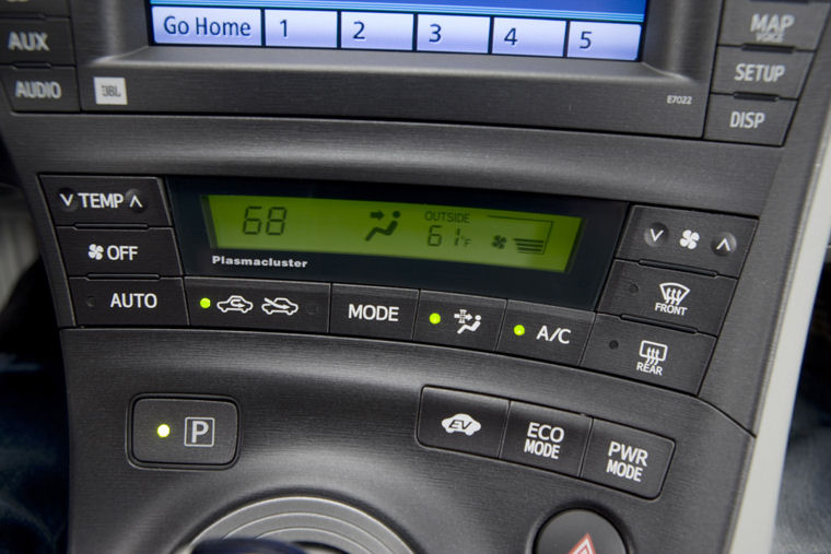 2010 Toyota Prius Center Stack Picture