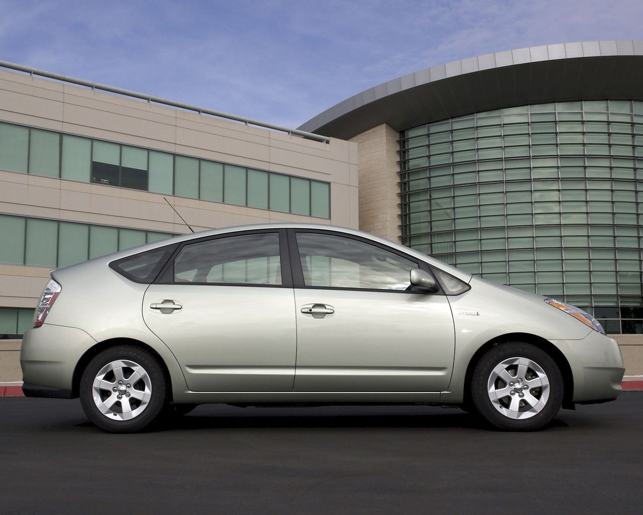 Toyota Prius Desktop Wallpaper