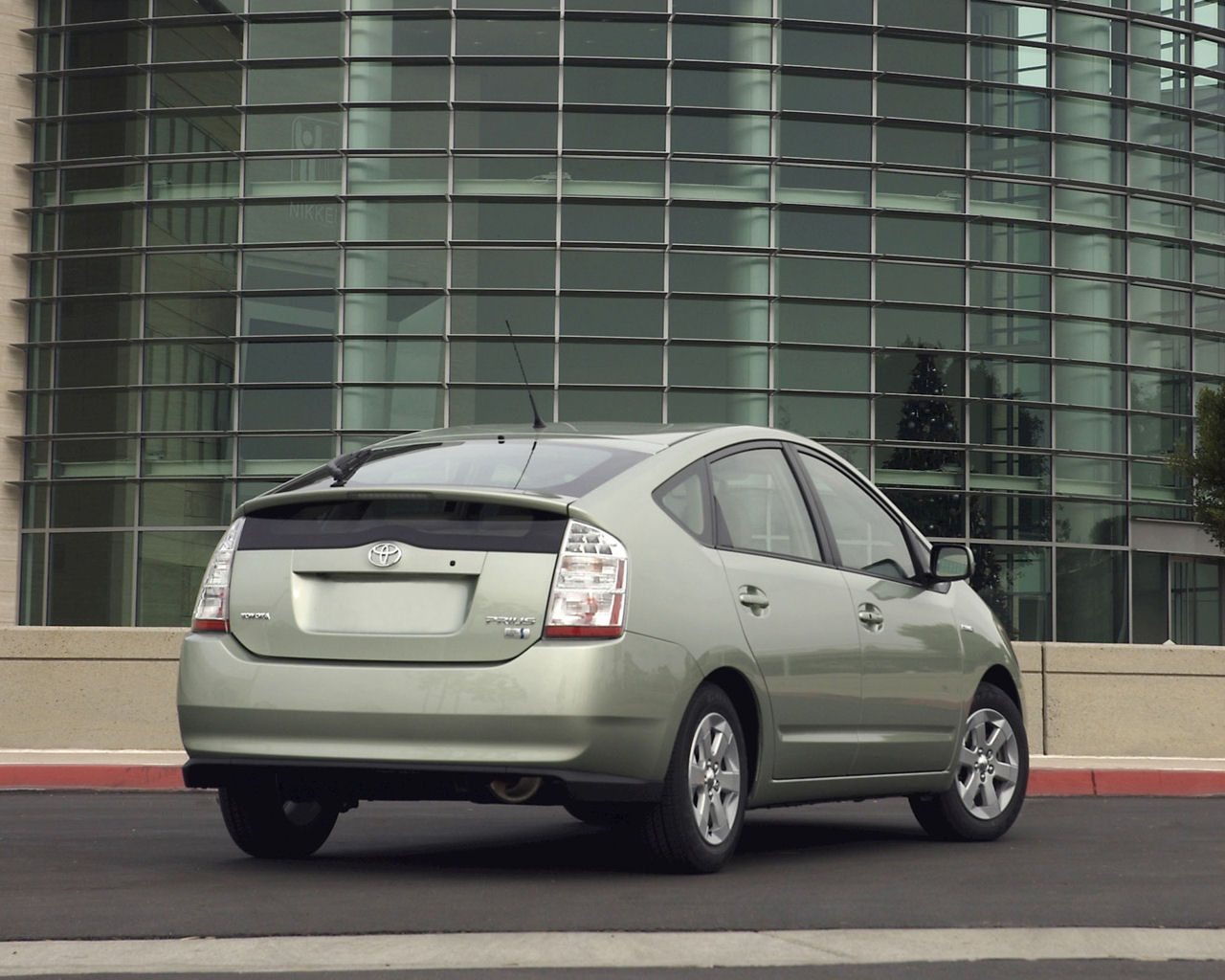 Toyota Prius Desktop Wallpaper