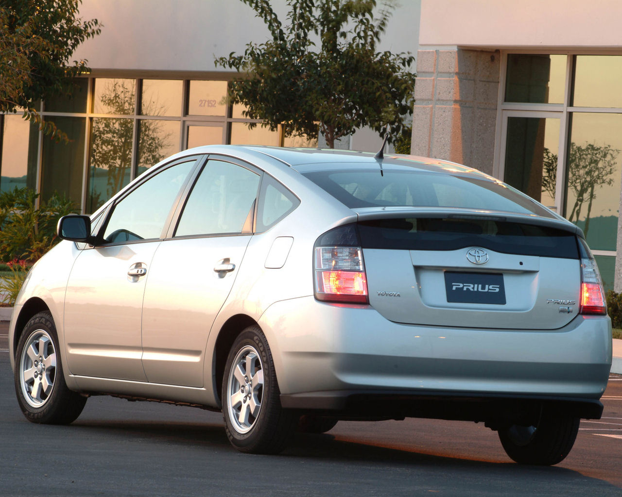 Toyota Prius Desktop Wallpaper