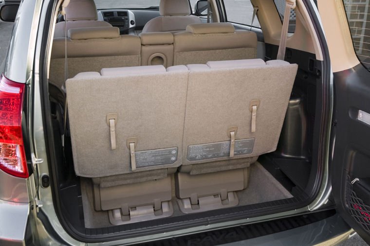 2007 Toyota RAV4 Limited Trunk Picture