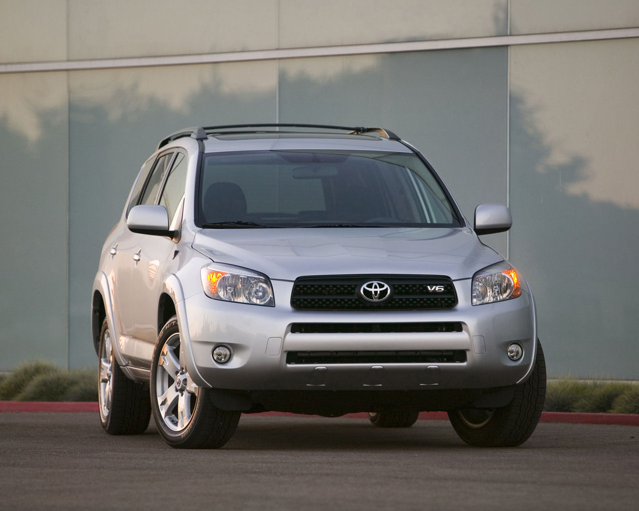 Toyota RAV4 Desktop Wallpaper
