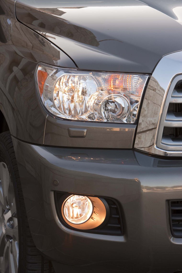 2010 Toyota Sequoia Headlights Picture