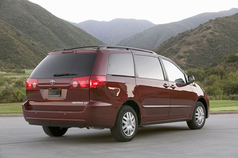 2010 Toyota Sienna LE Picture