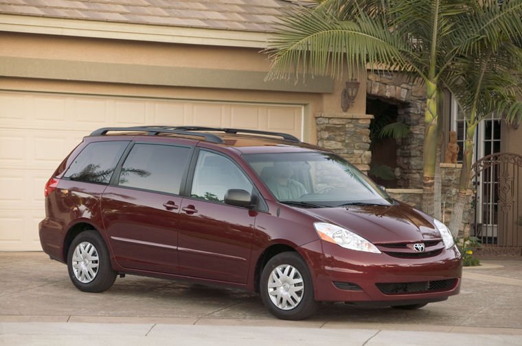 2010 Toyota Sienna LE Picture