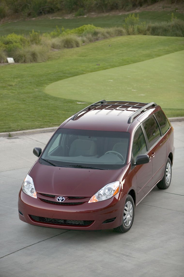 2010 Toyota Sienna LE Picture